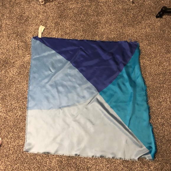 Anne Taylor Scarf - Picture 3 of 5